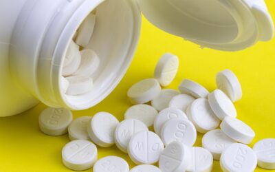 Opakowanie z wysypującymi się białymi tabletkami